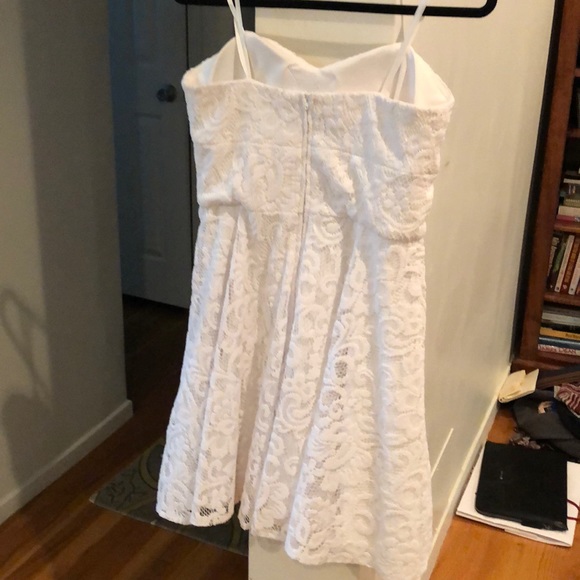 White lace dress - Picture 3 of 4